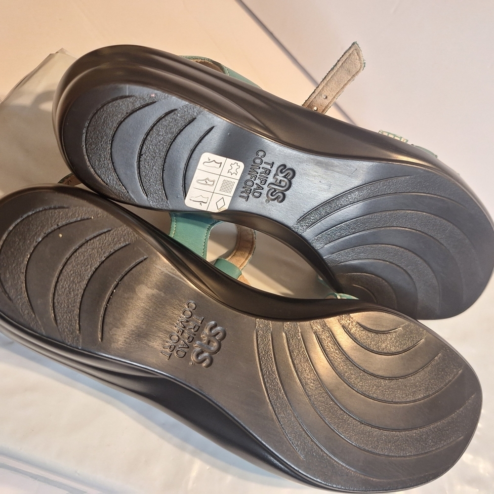 SAS Capri Teal Strappy T‑Bar Sandals with Patterned Accent. Size 7 M - Picture 8 of 10